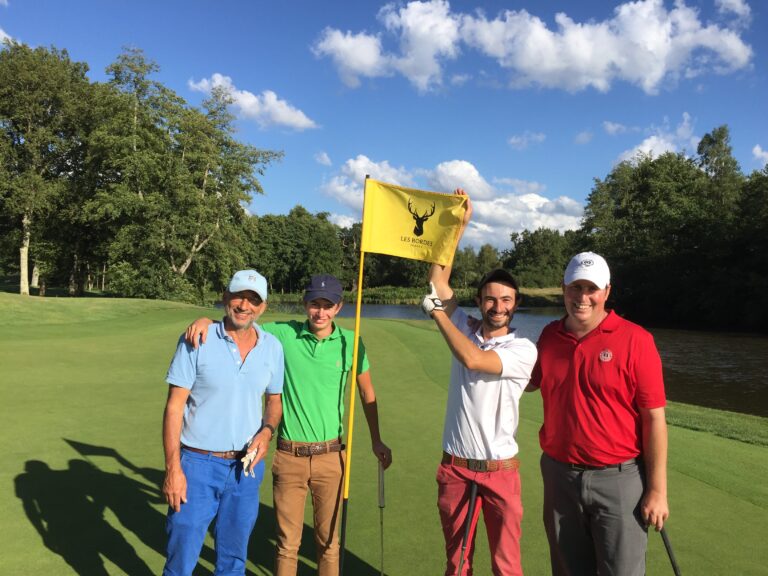 4 golfers playing at Les Bordes Golf Club